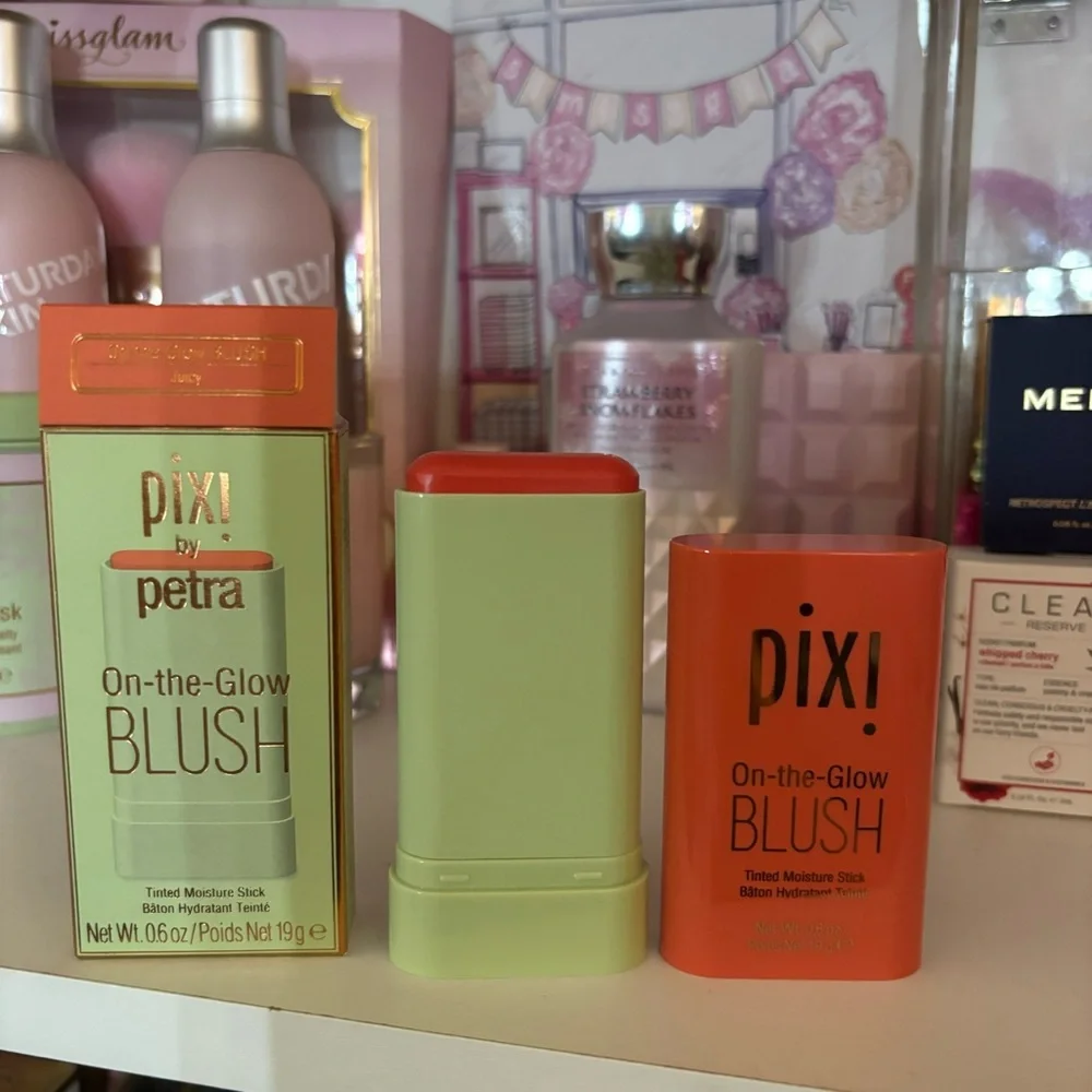 💝NIB Pixi On The Glow Blush Stick, juicy💝